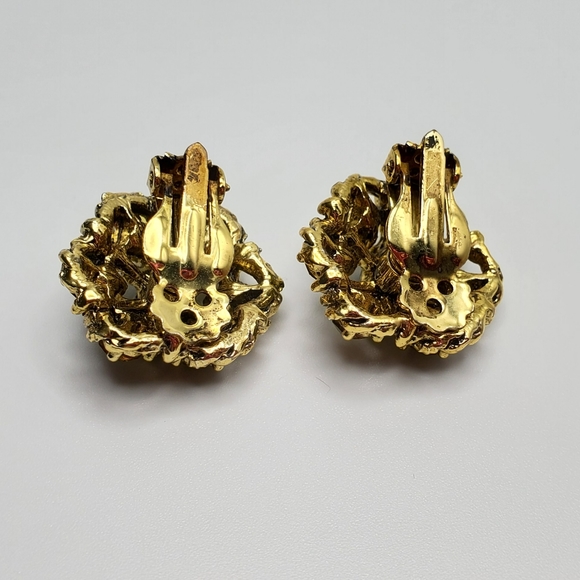 Vintage Emerald Rhinestone and Gold Plated Flower Clip-On Earrings - Picture 5 of 5